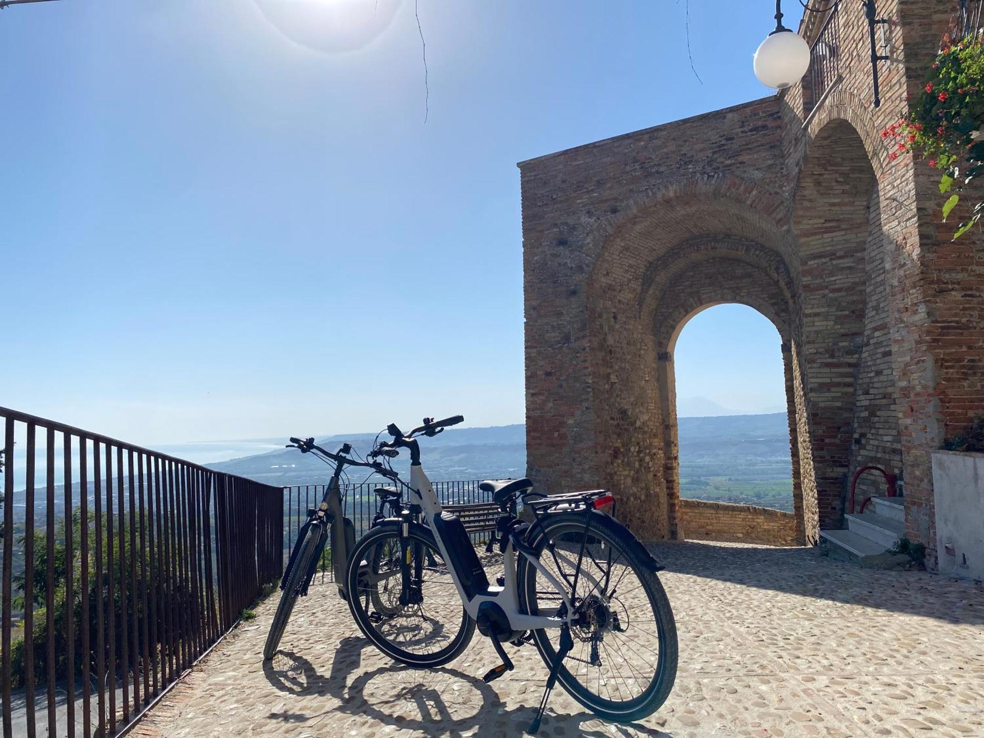 Ferienwohnung Seta Luxury Roseto Degli Abruzzi Exterior foto